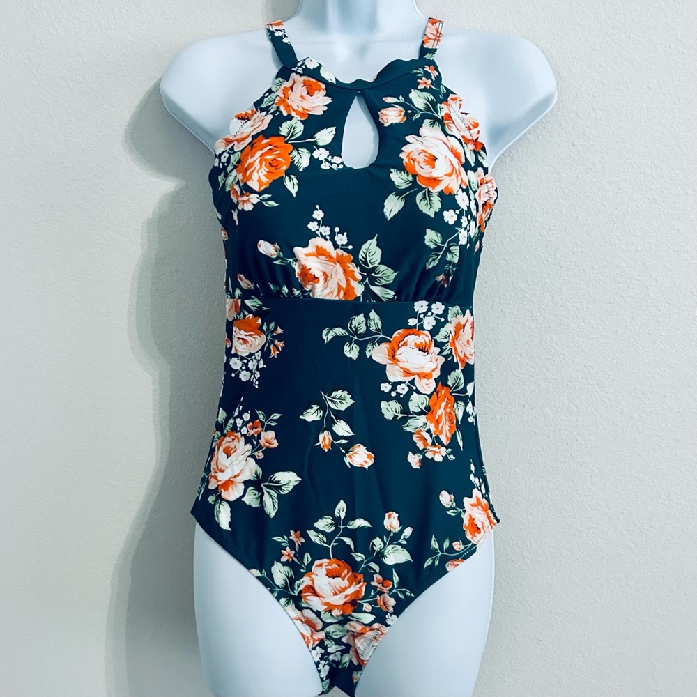 CUPSHE Women One Piece Swimsuit Floral Print High Neck Scallop Size Medium NWT